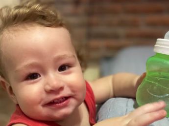El estremecedor relato de la madrina del bebé que murió atragantado con una uña postiza y el dato que dio un giro al caso