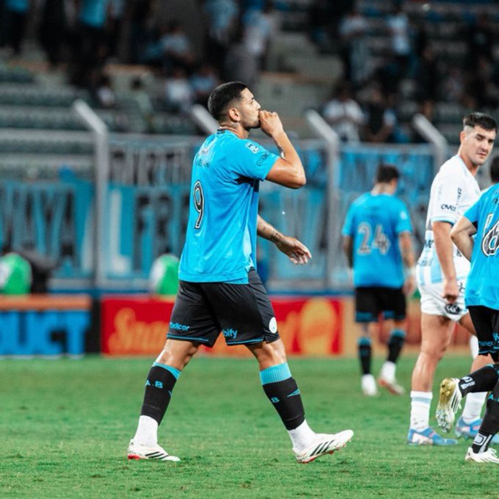 El "Tanque" Lucas Passerini volivó al gol en Belgrano.