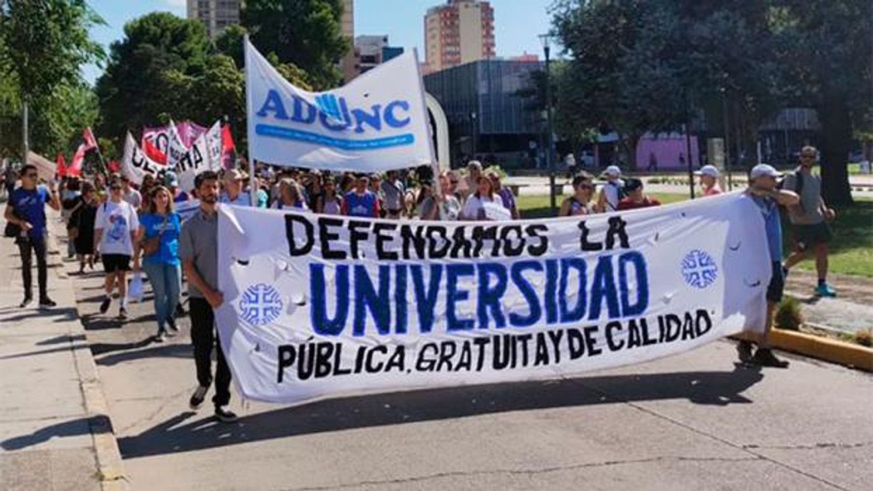 Los docentes universitarios convocan a un paro de 72 horas.