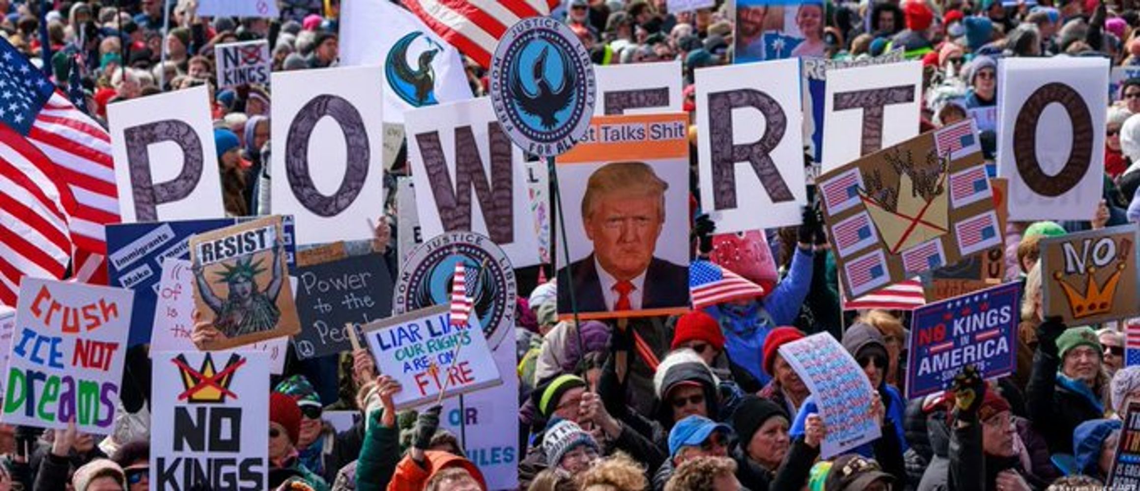 "No queremos un mundo gobernado por reyes". Marchas contra Donald Trump.
