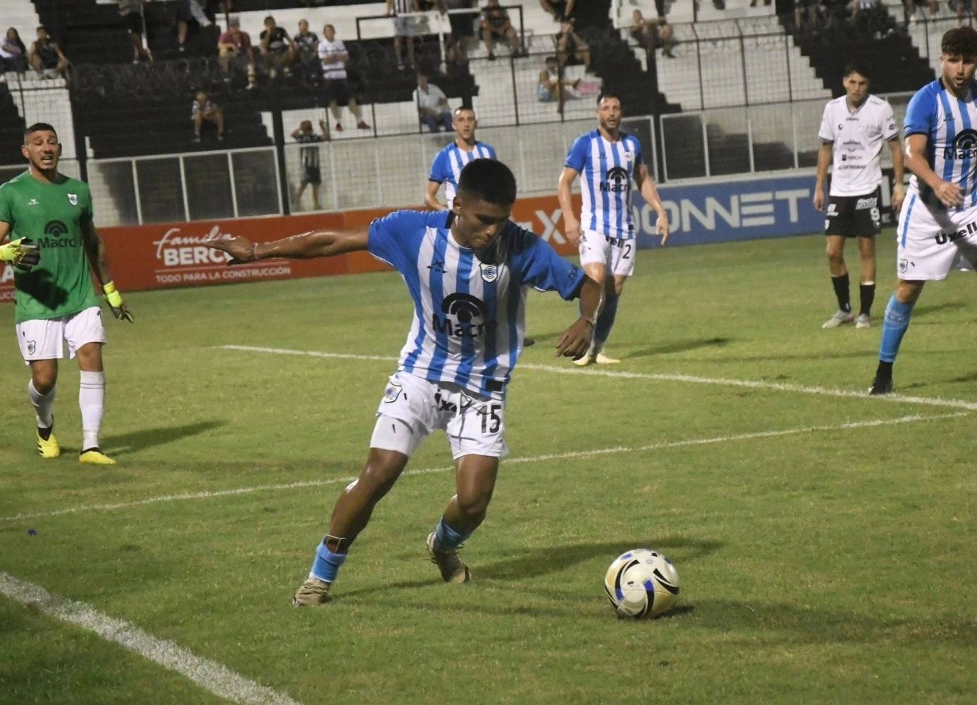 El “Lobo” jujeño superó un partido duro como visitante, resistió en los momentos críticos y se trae un triunfazo de tierras chaqueñas.