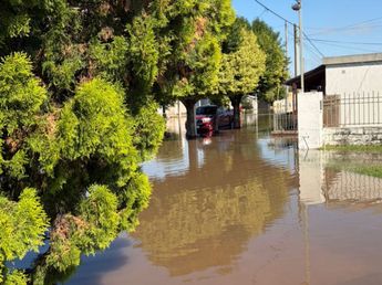 Un pueblo de Córdoba quedó "bajo el agua" tras la caída de 250 mm: evacuaron un geriátrico