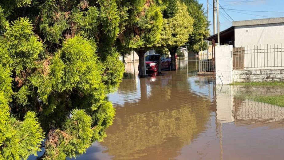 Un pueblo de Córdoba quedó "bajo el agua" tras la caída de 250 mm: evacuaron un geriátrico