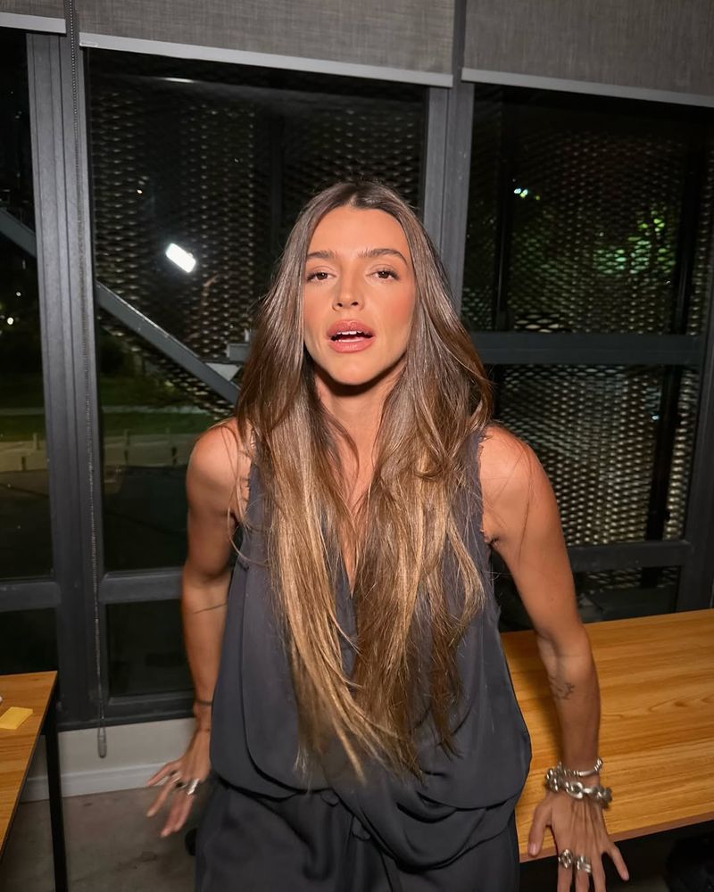 Calu Rivero dio cátedra de audacia con un look de cuello bote de alto impacto y estilo