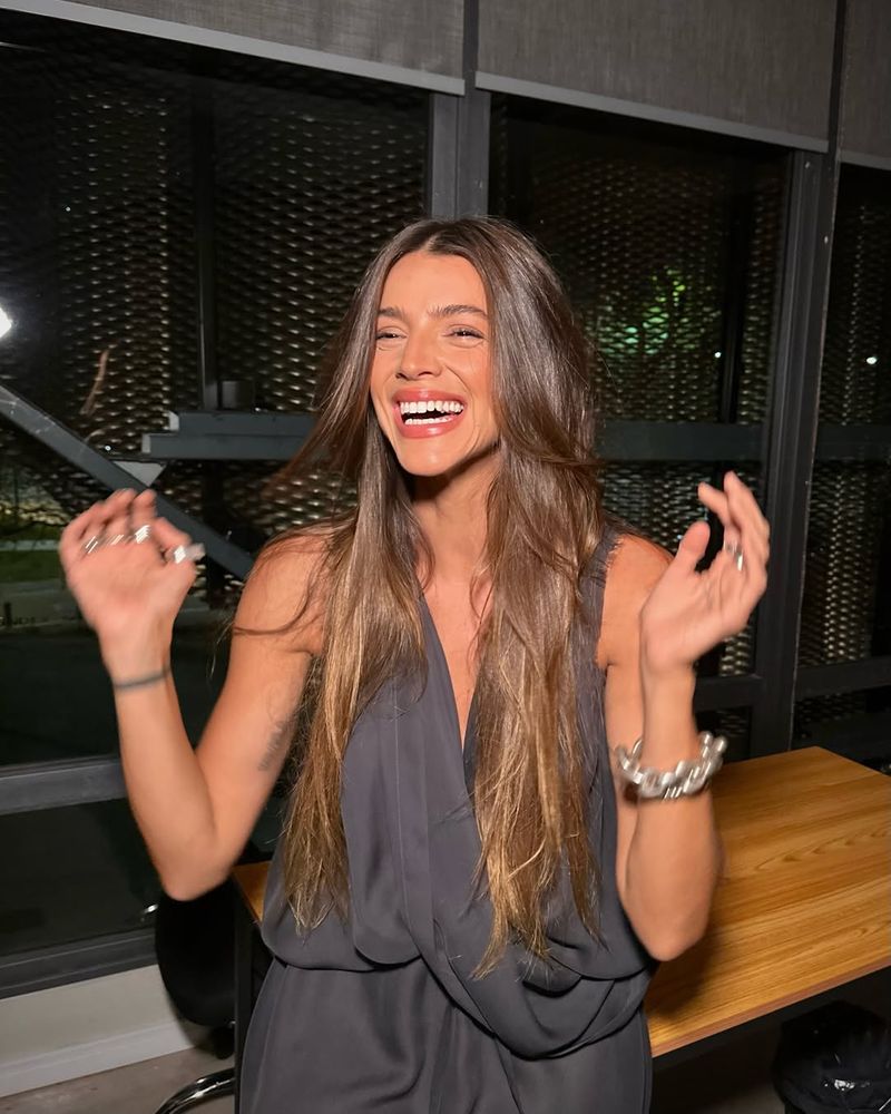 Calu Rivero dio cátedra de audacia con un look de cuello bote de alto impacto y estilo