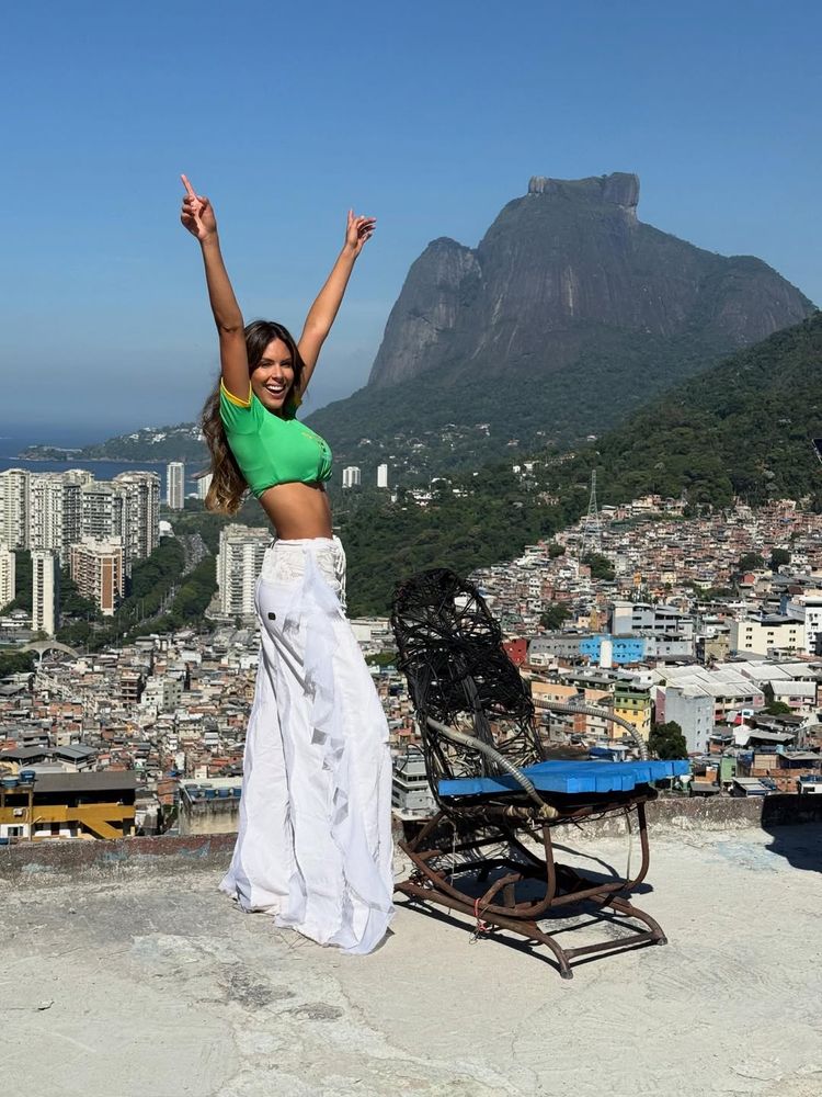 Desde Rocinha, Barby Franco posó con un look made in Brasil y se llevó todos los likes