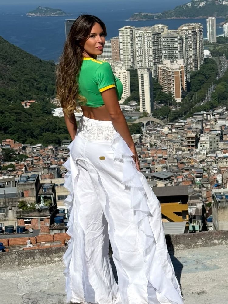 Desde Rocinha, Barby Franco posó con un look made in Brasil y se llevó todos los likes