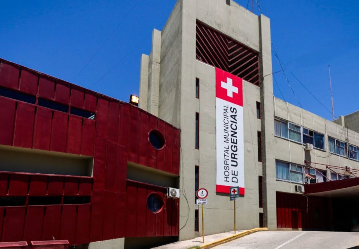 La mujer fue derivada al Hospital de Urgencias.