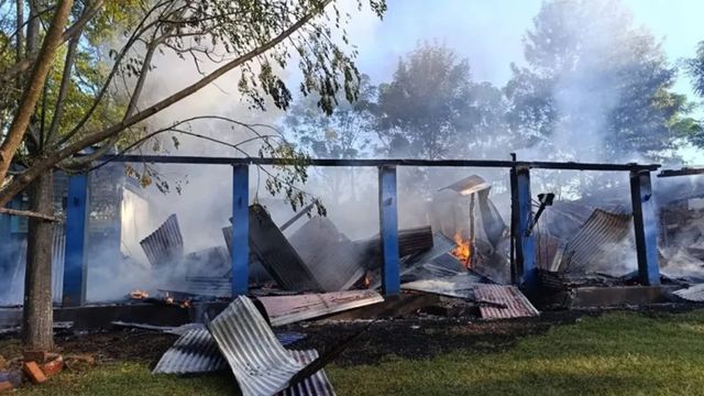 Acusan a un adolescente de 13 años de incendiar una escuela en San Antonio.