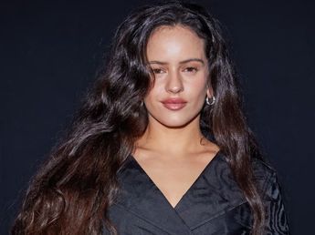 Rosalía confesó el insólito accidente que tuvo en pleno show y sorprendió a todos: "Tengo uno más corto que el otro..."
