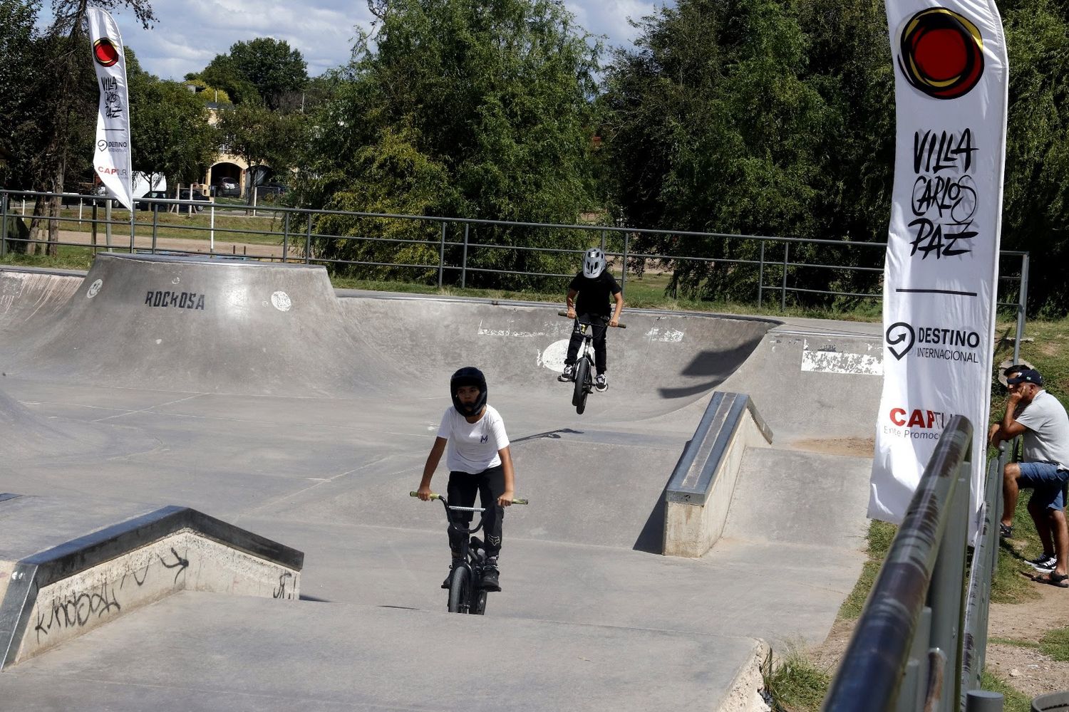 Encuentro de deportes extremos en el Skatepark, con participación de jóvenes en skate, BMX, roller y freestyle.