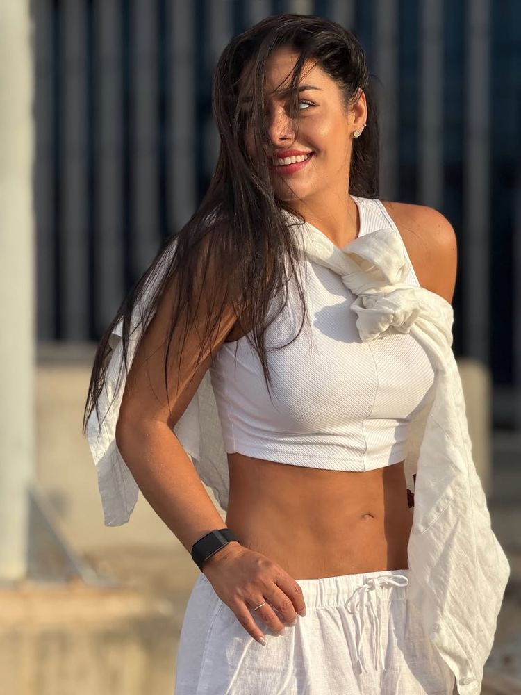 Larissa Riquelme eligió un look total white y dio cátedra de estilo en Instagram