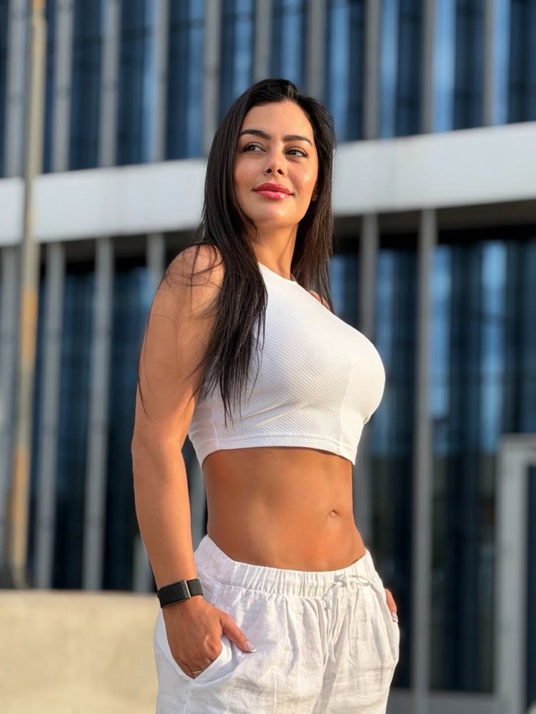 Larissa Riquelme eligió un look total white y dio cátedra de estilo en Instagram