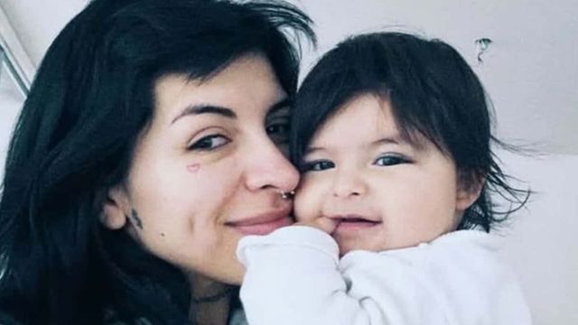 ¡Están iguales! Cazzu hizo una producción de fotos con su hija Inti y el parecido entre ambas dejó a todos en shock