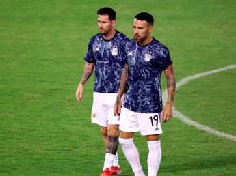 No se vio en la tele: Dibu Martínez, Cuti Romero y Messi obligaron a Nicolás Otamendi a patear el penal