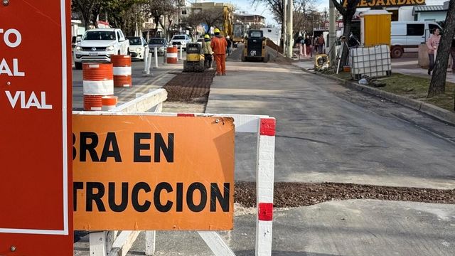 Desvíos de tránsito por tareas de mantenimiento en Av. Cárcano. Foto de archvivo.