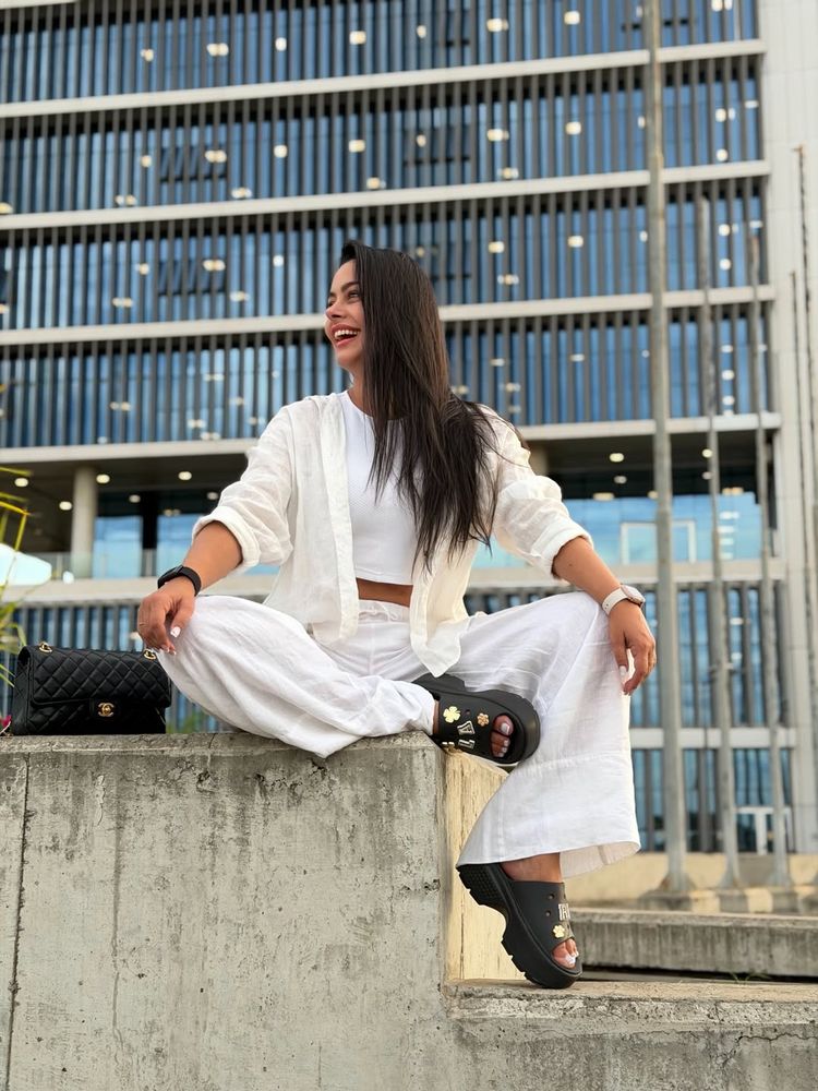 Larissa Riquelme eligió un look total white y dio cátedra de estilo en Instagram