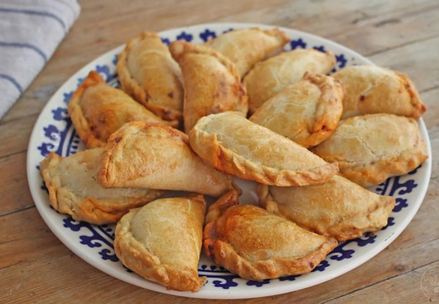 Ni papa, ni aceituna, ni pasa de uva: los ingredientes "prohibidos" en la verdadera empanada santiagueña