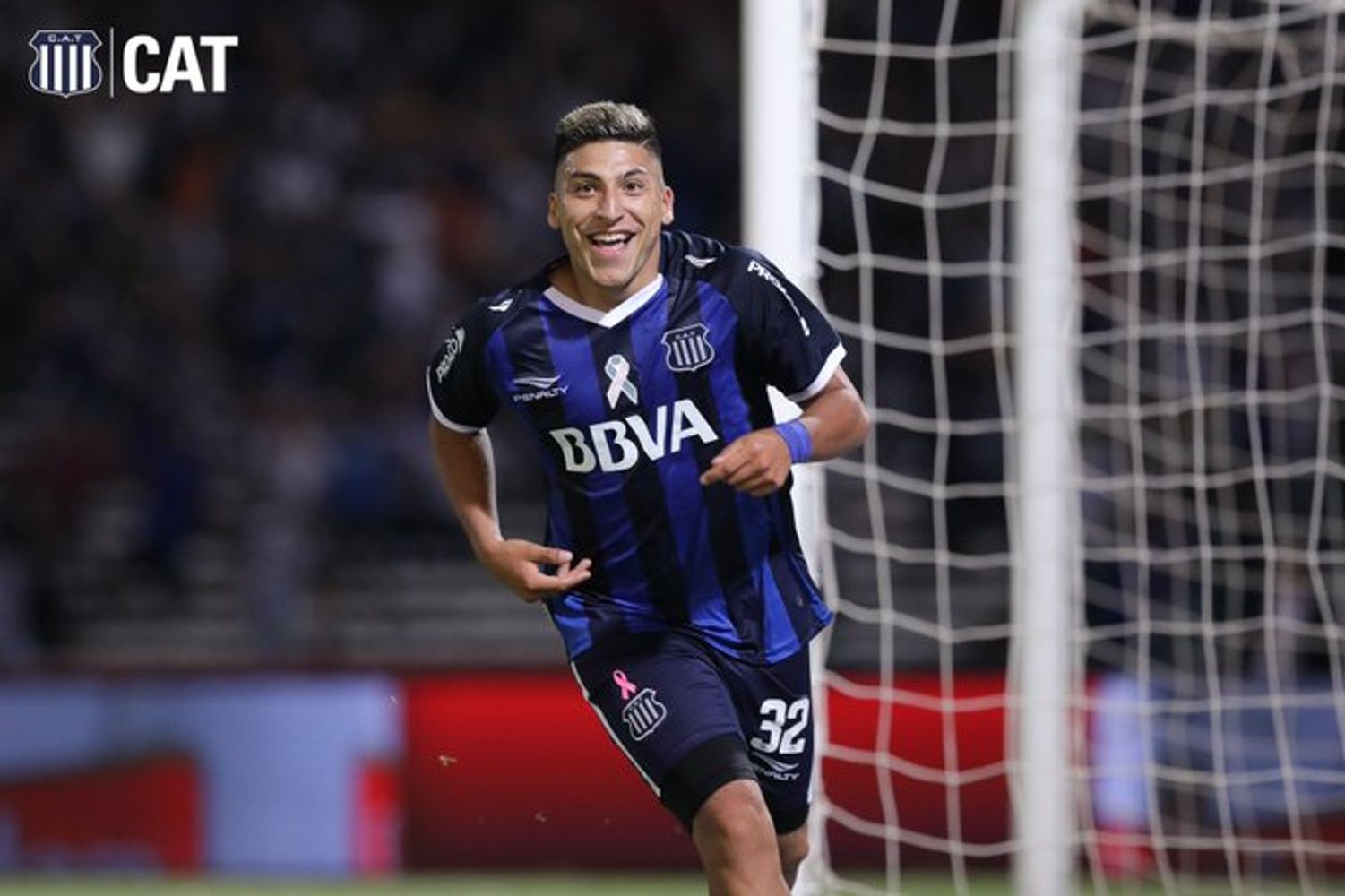 La noche en la que anotó uno de los cuatro goles a River.