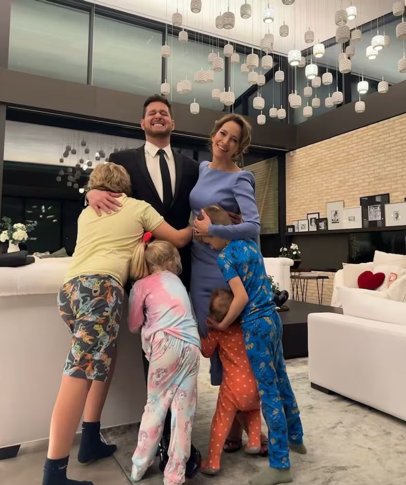 Luisana Lopilato junto a su familia.