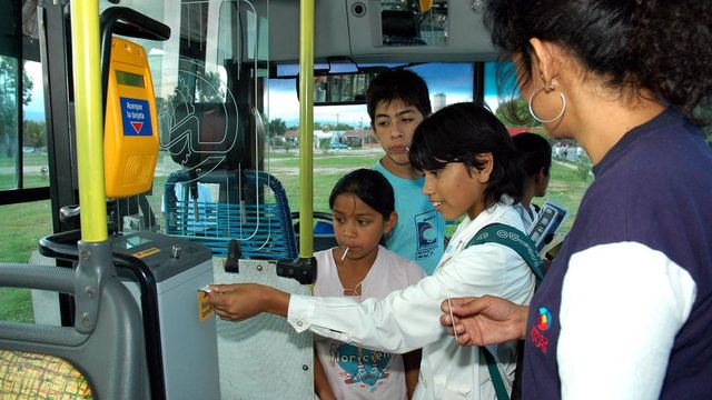 Continúa el ascenso gratuito y garantizan cobertura para alumnos con trámites pendientes.