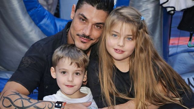Ricardo Fort y sus hijos