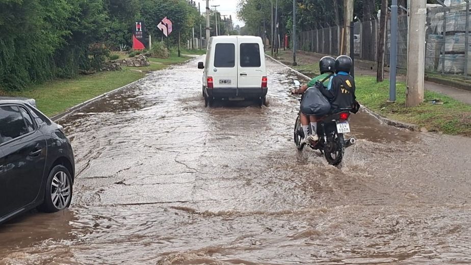 Alerta en Córdoba por granizo, calles inundadas: cuándo llegaría el alivio definitivo tras el temporal