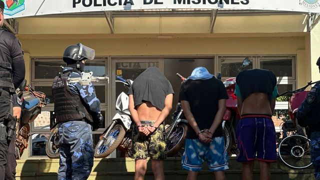 Puerto Esperanza: detuvieron a dos jóvenes y demoraron a un menor por maniobras peligrosas con motos robadas.