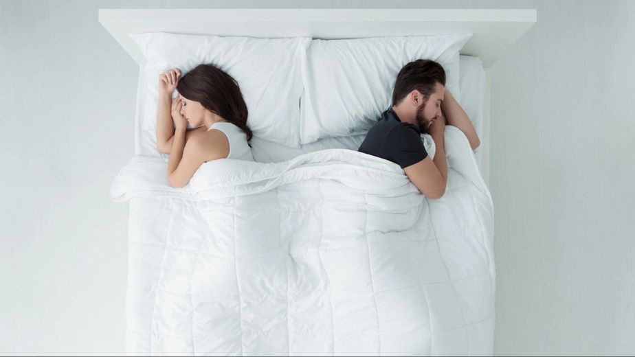 Qué es el "sleep divorce", el fenómeno que es tendencia en las parejas argentinas