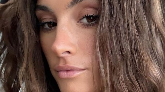Desde Miami, Lola Latorre enfrentó la ola de calor con un look tejido de musculosa y minishort