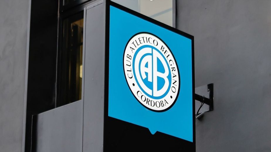Se formó en Belgrano, gritó campeón con River y la rompe en el Fútbol Amateur