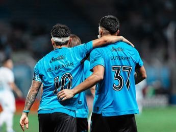 Belgrano va ante River, en una zona en la que el líder se corta solo en la punta
