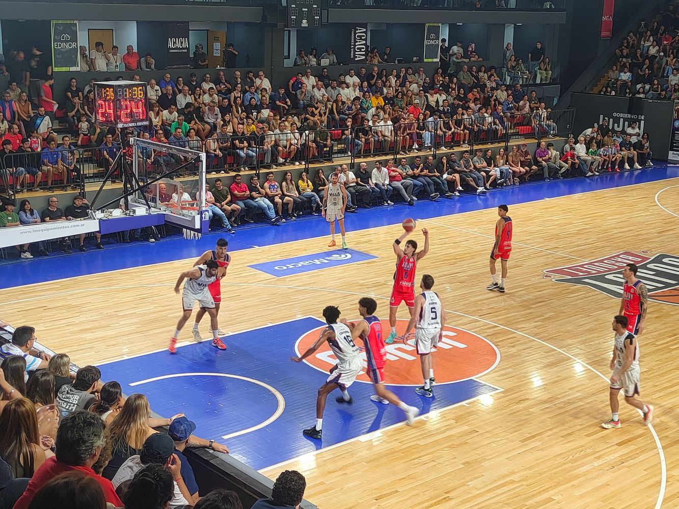 Mucho público dio marco al encuentro que Jujuy Básquet disputó este miércoles en el estadio de parque San Martín. La siguiente cita es este viernes, también enfrentando al equipo chaqueño.