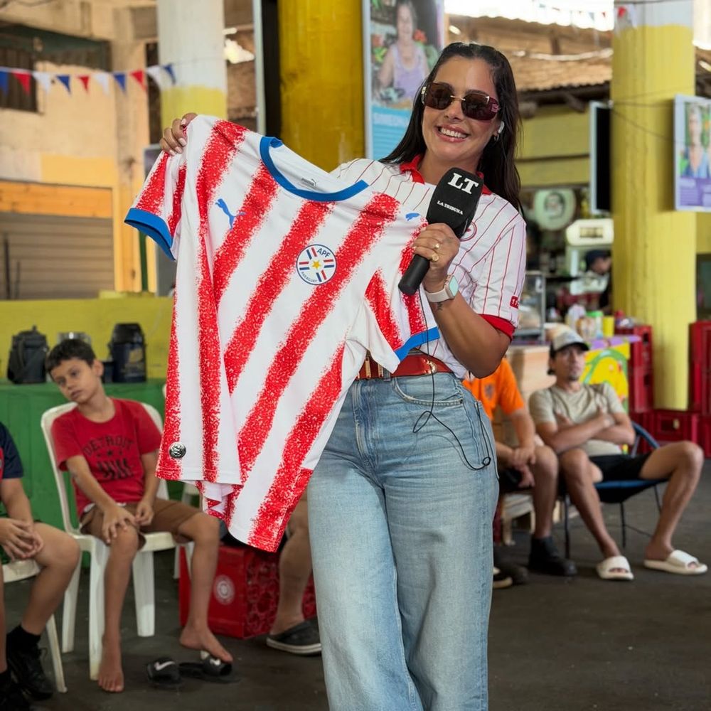 Larissa Riquelme posó con la camiseta de Paraguay y recordó el momento "La Novia del Mundial"