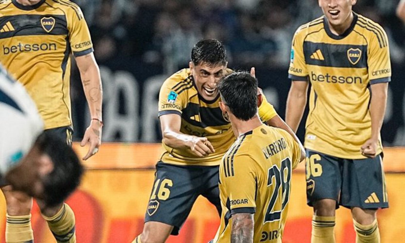 Merentiel festeja con Bareiro.