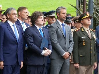 Milei en el acto oficial: reivindicación de la soberanía, anuncios para las FF.AA. y espaldarazo a Adorni