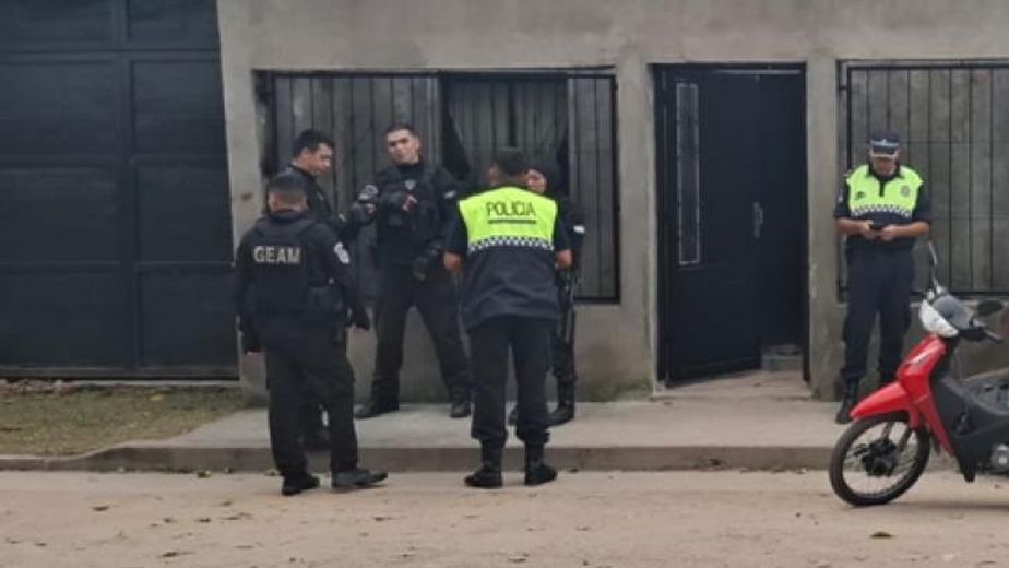 Presunto femicidio en la capital: una mujer muerta, un herido y dos detenidos