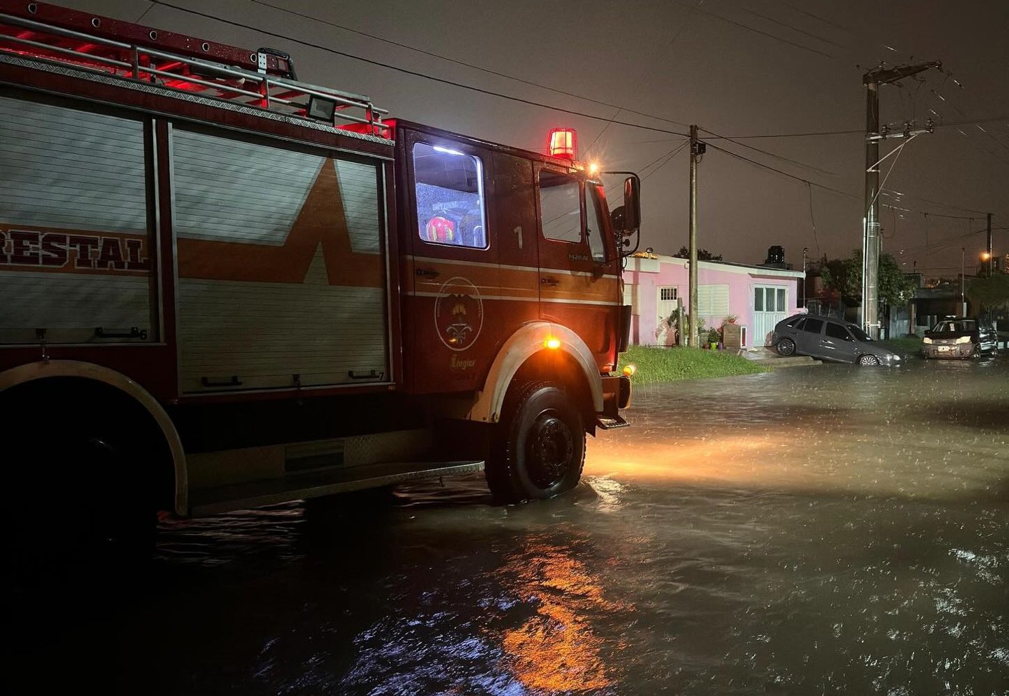 Bomberos de Arroyito asistieron a damnificados