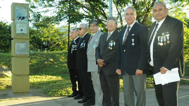 Reafirmando el compromiso con la memoria, el reconocimiento a los veteranos y la defensa de la soberanía sobre las Islas del Atlántico Sur, se realizó este jueves en la plazoleta "Caídos por la Patria" el acto por el Día del Veterano de Guerra y de los Caídos en Malvinas.