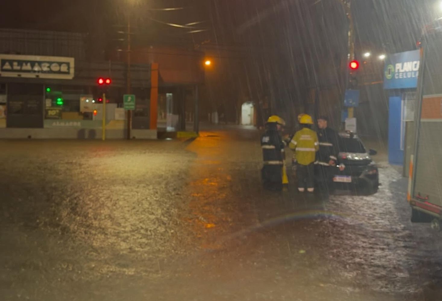 Bomberos de Arroyito asistieron a damnificados