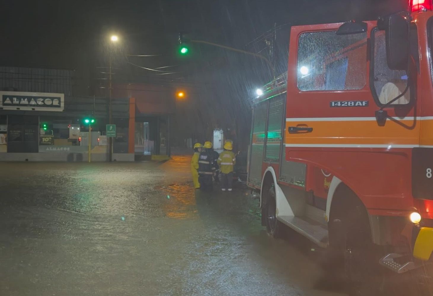 Bomberos de Arroyito asistieron a damnificados