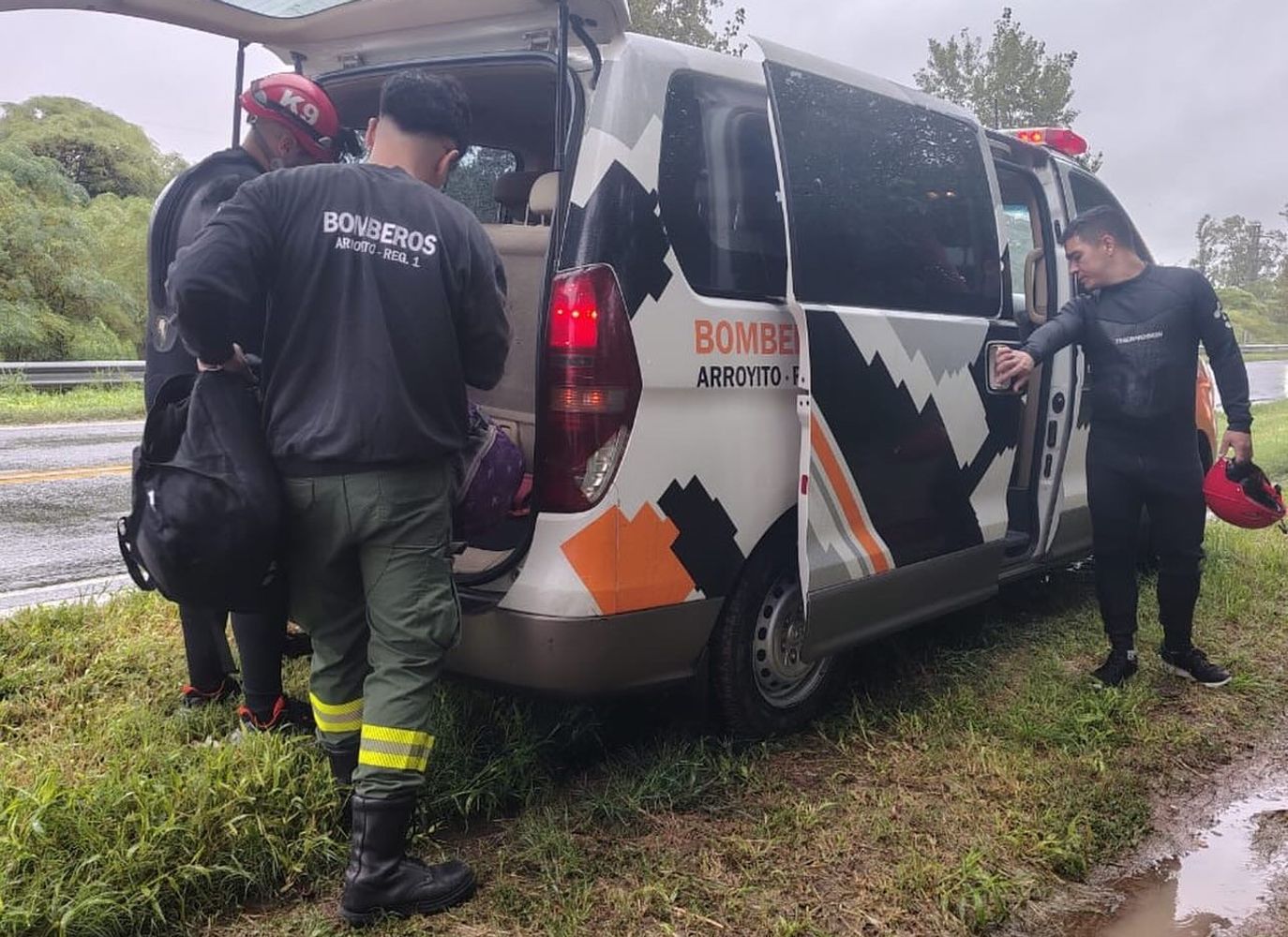 Bomberos de Arroyito asistieron a damnificados