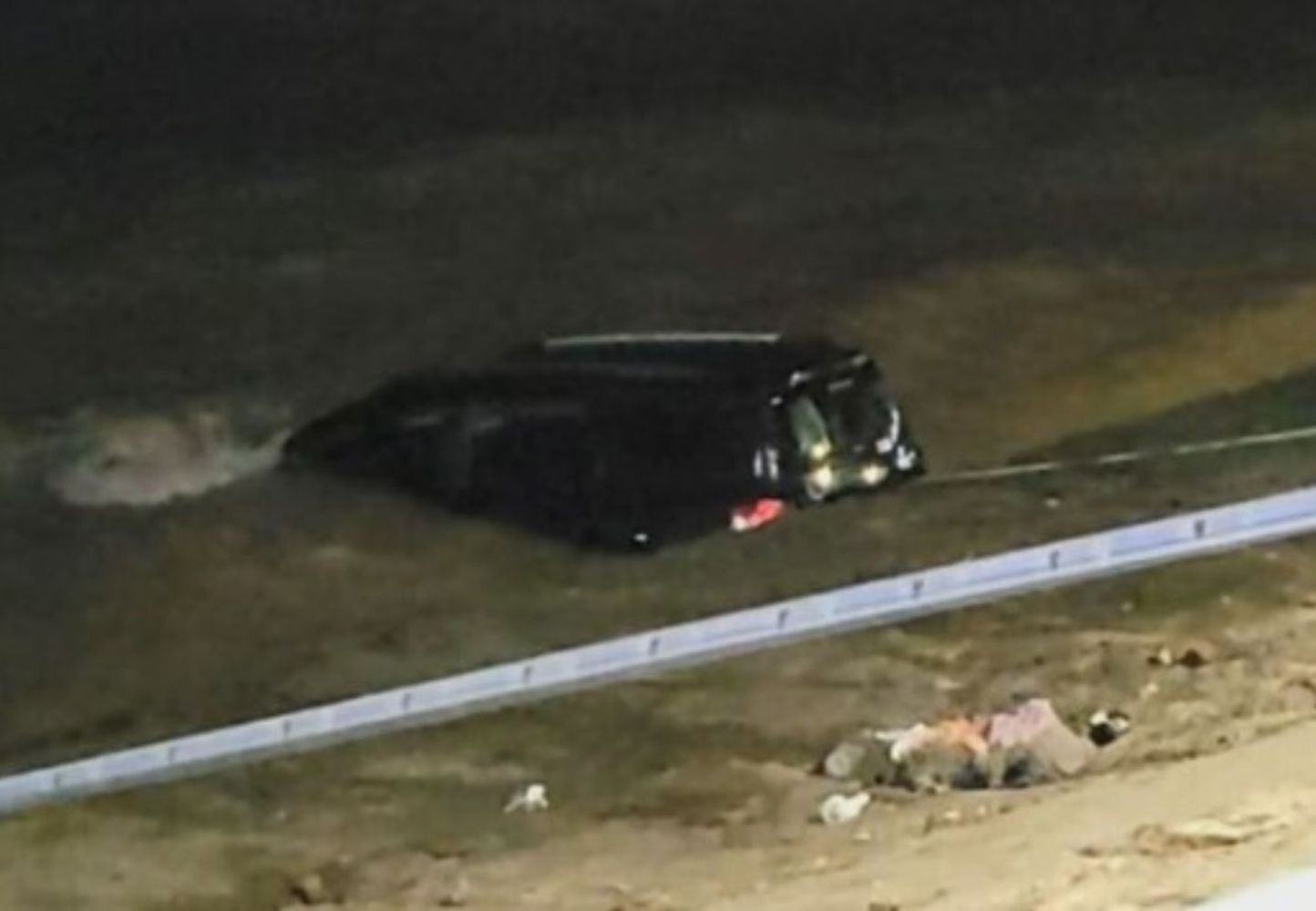 Terror en la Costanera: una camioneta cayó al Río de la Plata con una mujer y su hija de 11 años a bordo