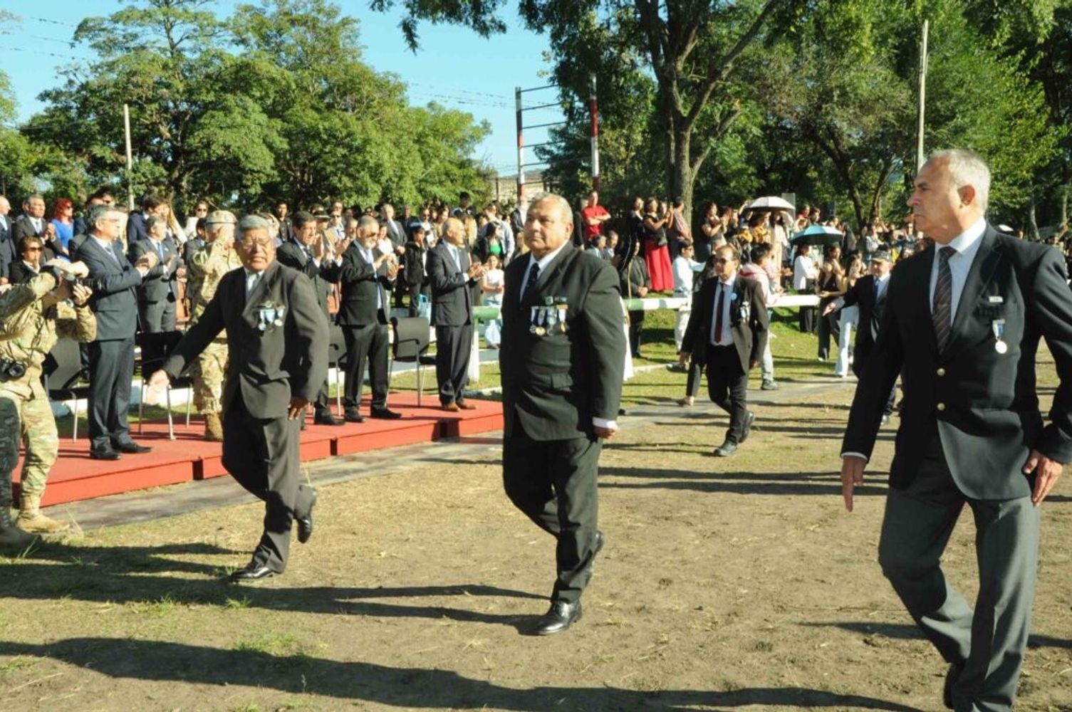 El tradicional desfile cívico-militar en conmemoración del 2 de Abril tuvo lugar este año en el circuito de atletismo del RIM 20, en inmediaciones de la plazoleta "Caídos por la Patria".