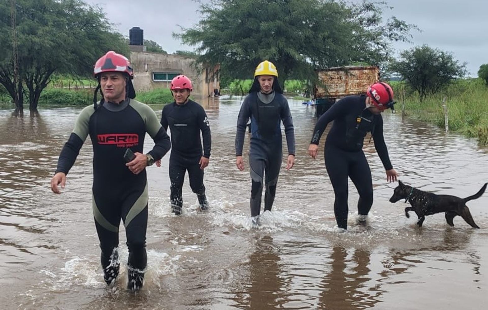 Bomberos de Arroyito asistieron a damnificados