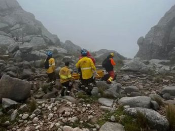 Córdoba: 40 rescatistas salvaron a la turista que cayó en una cueva y pasó la noche a la intemperie