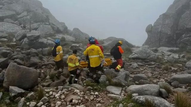 El rescate a la mujer que cayó dentro de una cueva en el Champaquí.