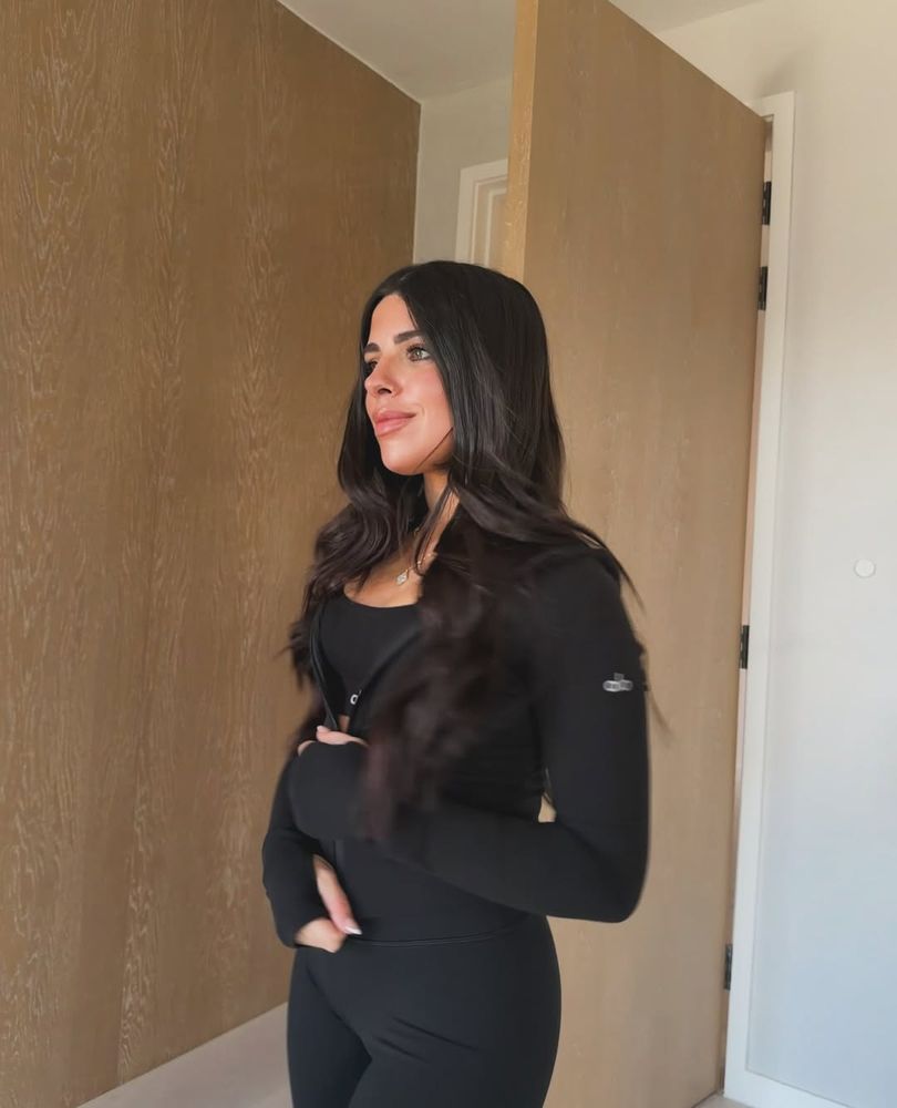 Valentina Cervantes apostó por un look deportivo total black y causó furor en Instagram