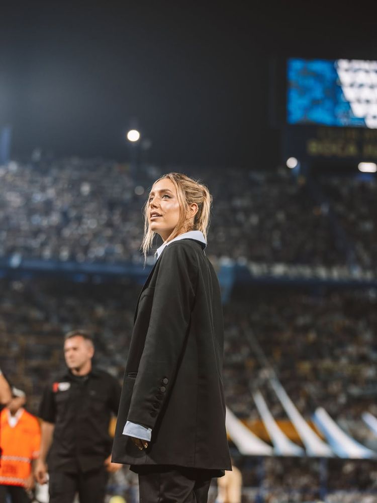 Sofi Martínez apostó por un look sastrero estilo oversize y marcó tendencia en Instagram