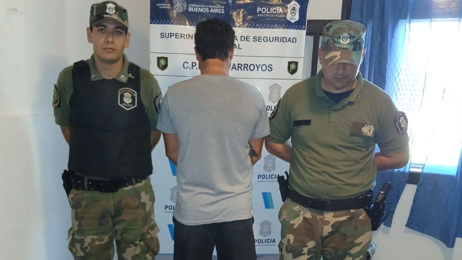 Aprehenden a un hombre con marihuana en la rotonda del pescado